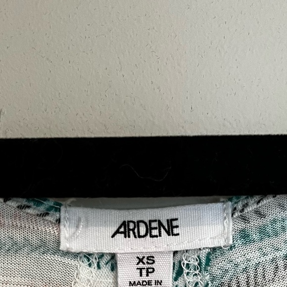 4/$20 Reeves extra small tank - Picture 2 of 3